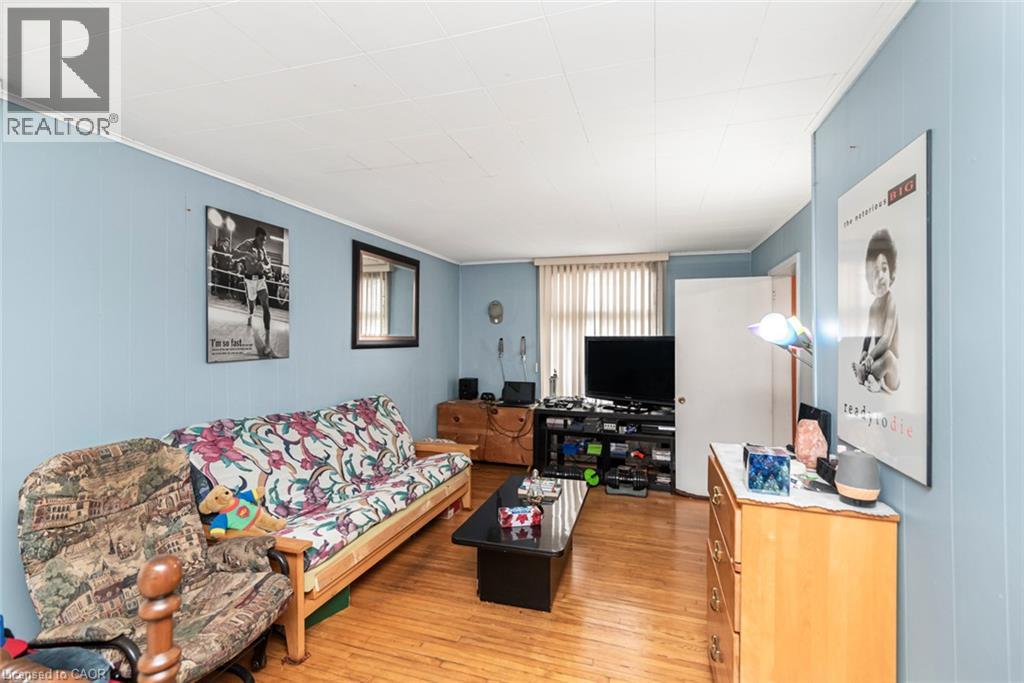 44 Arthur Avenue N Property Photo 5