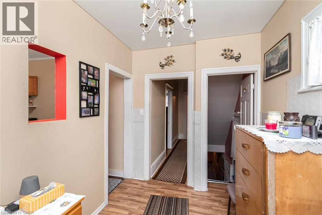 44 Arthur Avenue N Property Photo 8