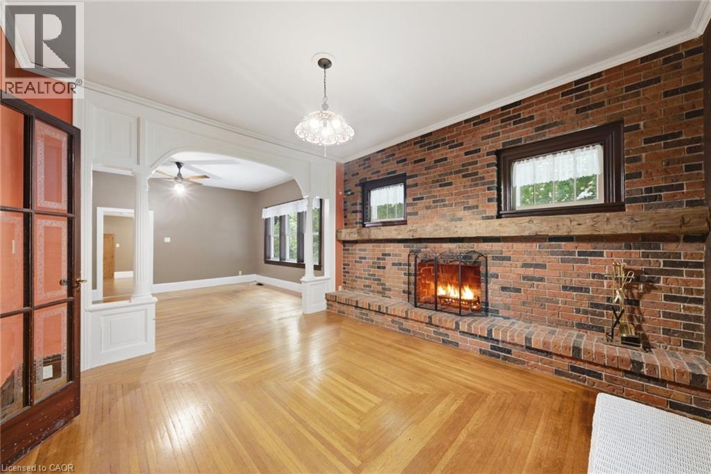 211 Canborough Street Property Photo 6