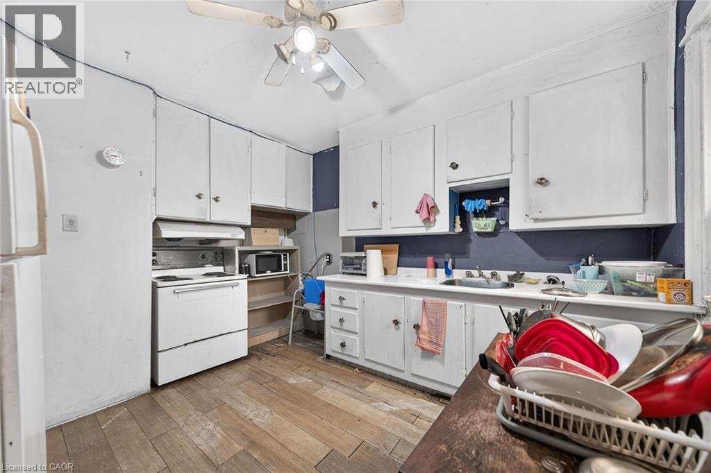 817 King Street E Property Photo 14