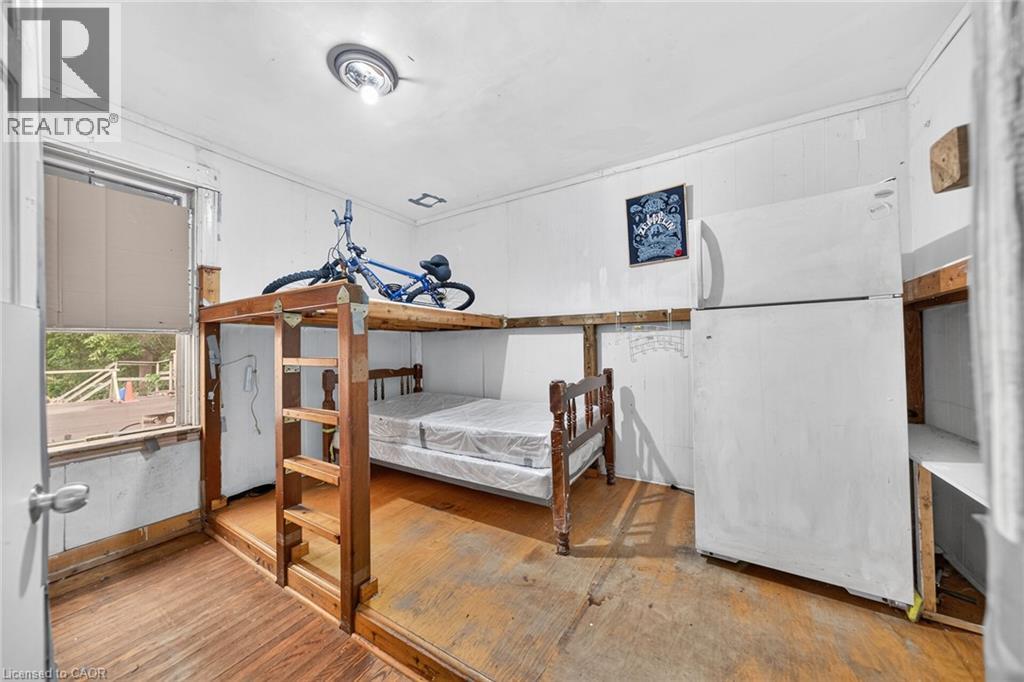 817 King Street E Property Photo 18