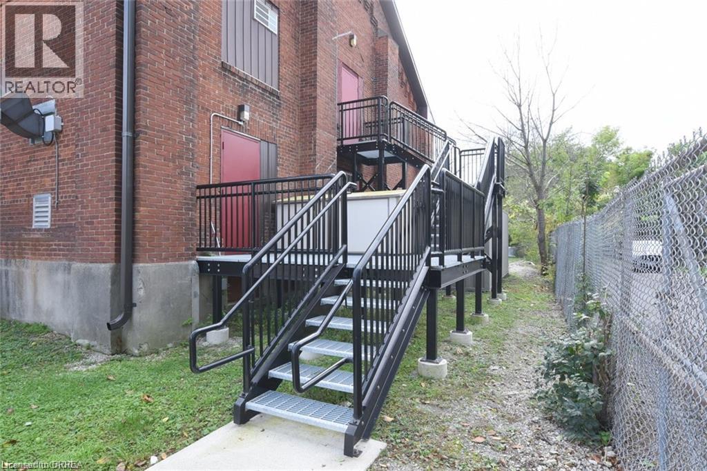62 Main St S Street Property Photo 13