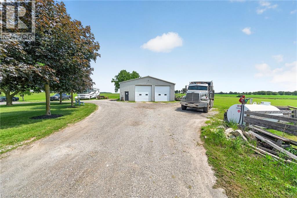 967 4th Line Property Photo 4