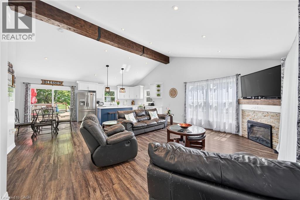 967 4th Line Property Photo 9