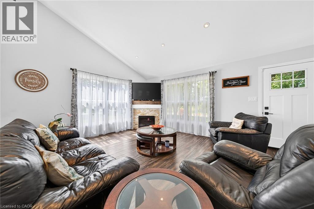 967 4th Line Property Photo 12
