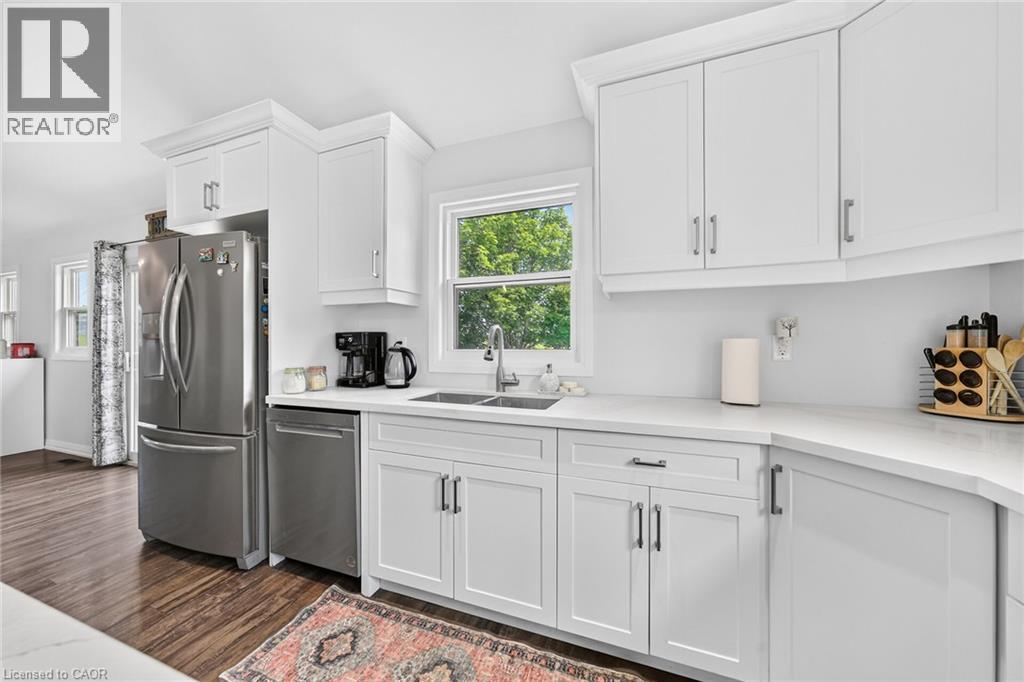 967 4th Line Property Photo 16