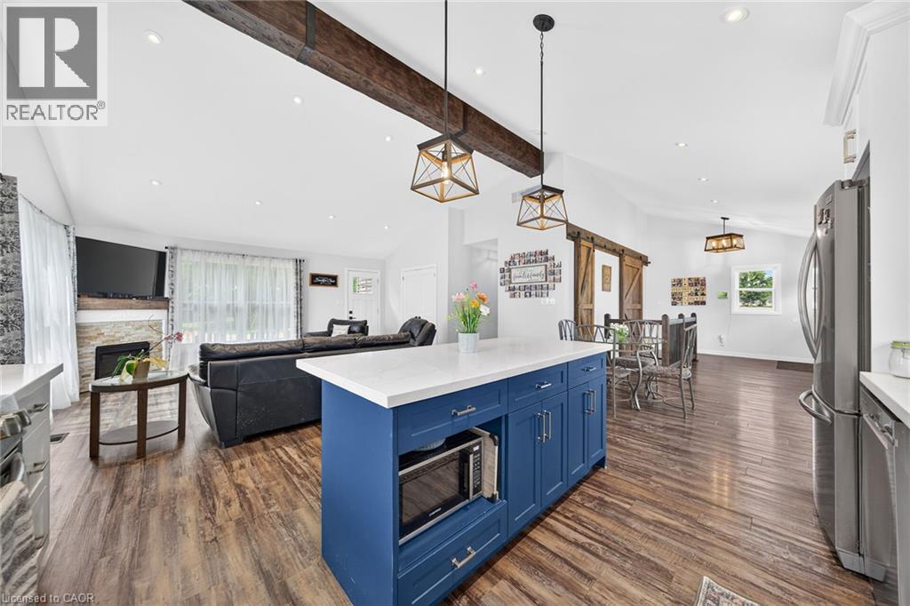 967 4th Line Property Photo 17