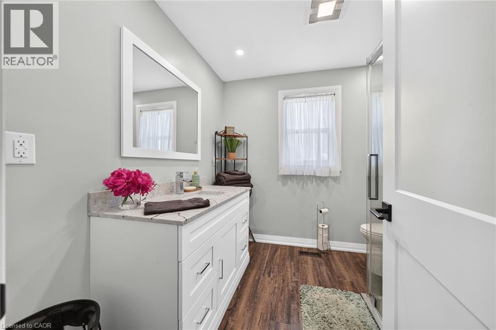 967 4th Line Property Photo 28