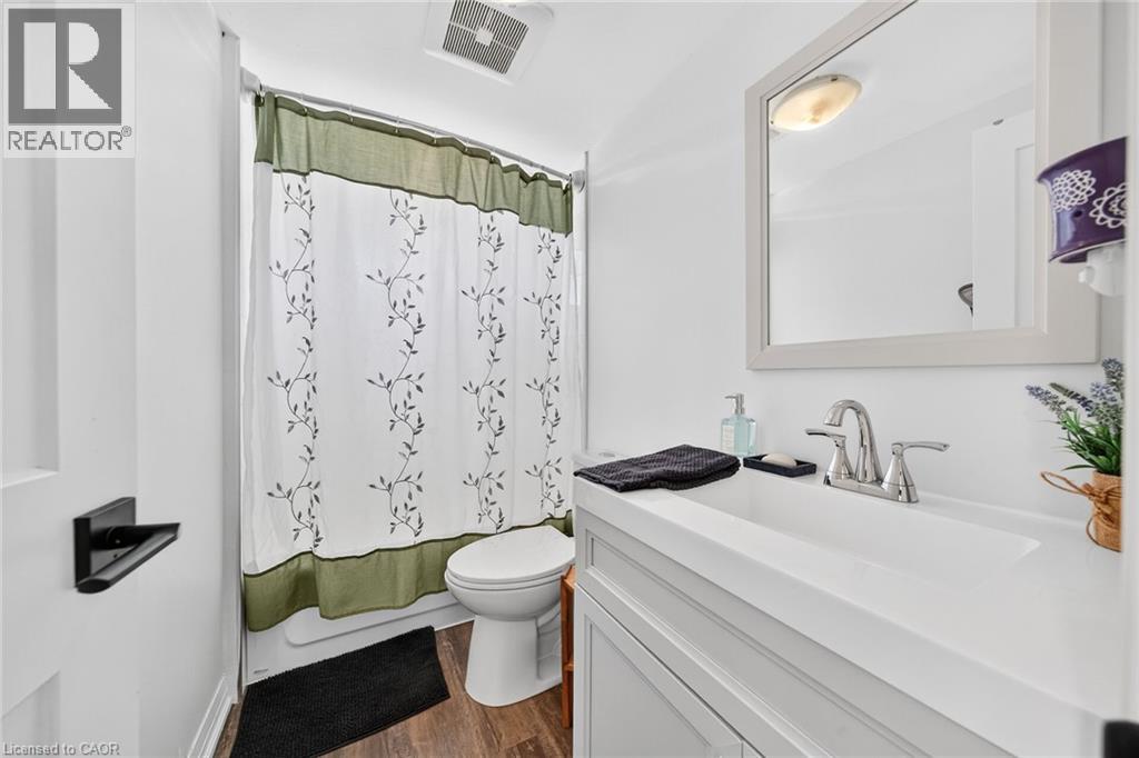 967 4th Line Property Photo 32