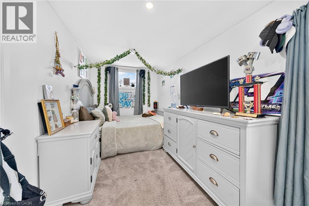 967 4th Line Property Photo 34