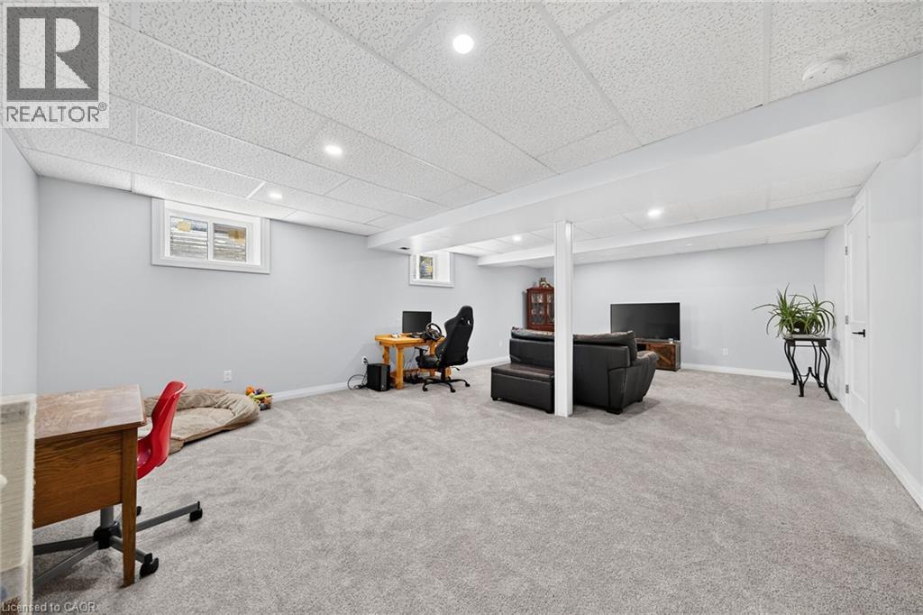 967 4th Line Property Photo 38