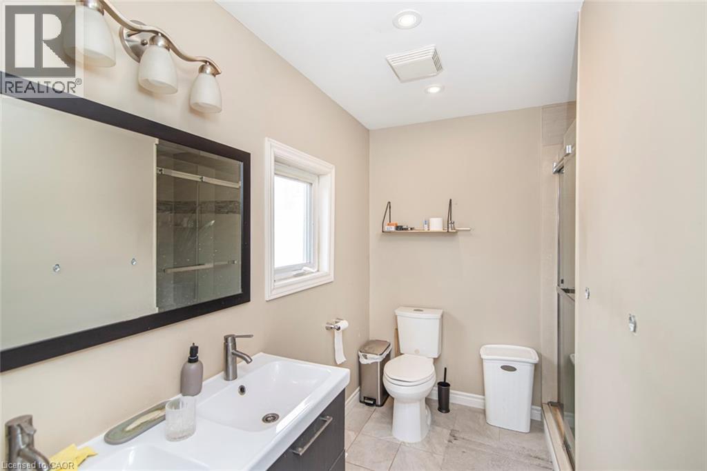 443 Eleventh Road E Property Photo 32