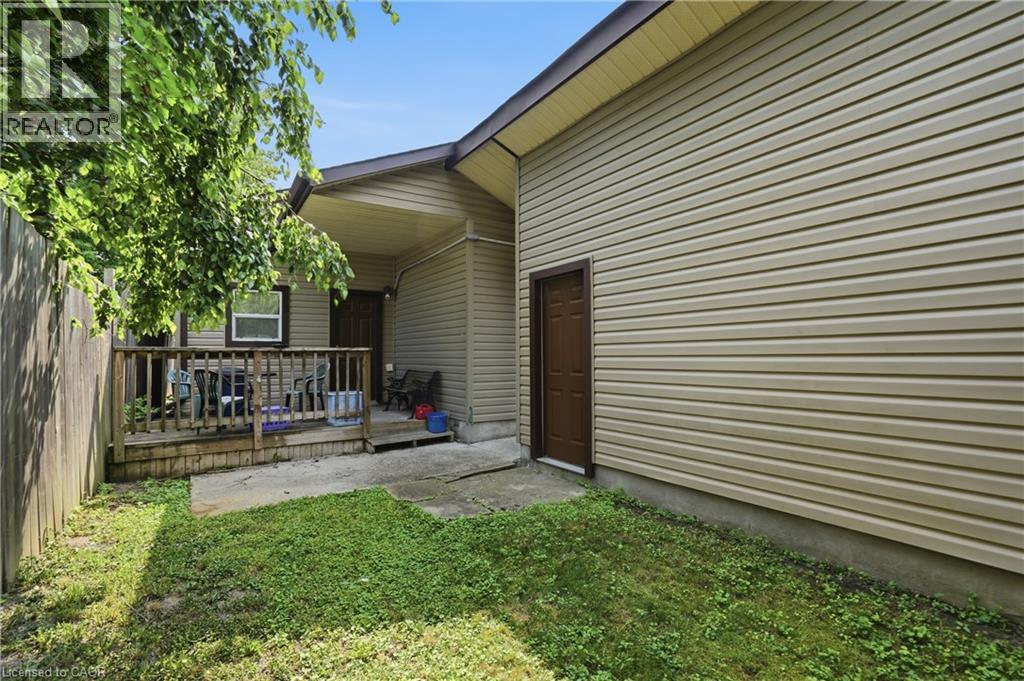 102 (a-c) Sarah Street Property Photo 14
