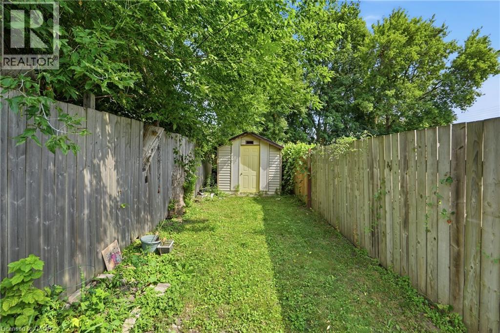 102 (a-c) Sarah Street Property Photo 16