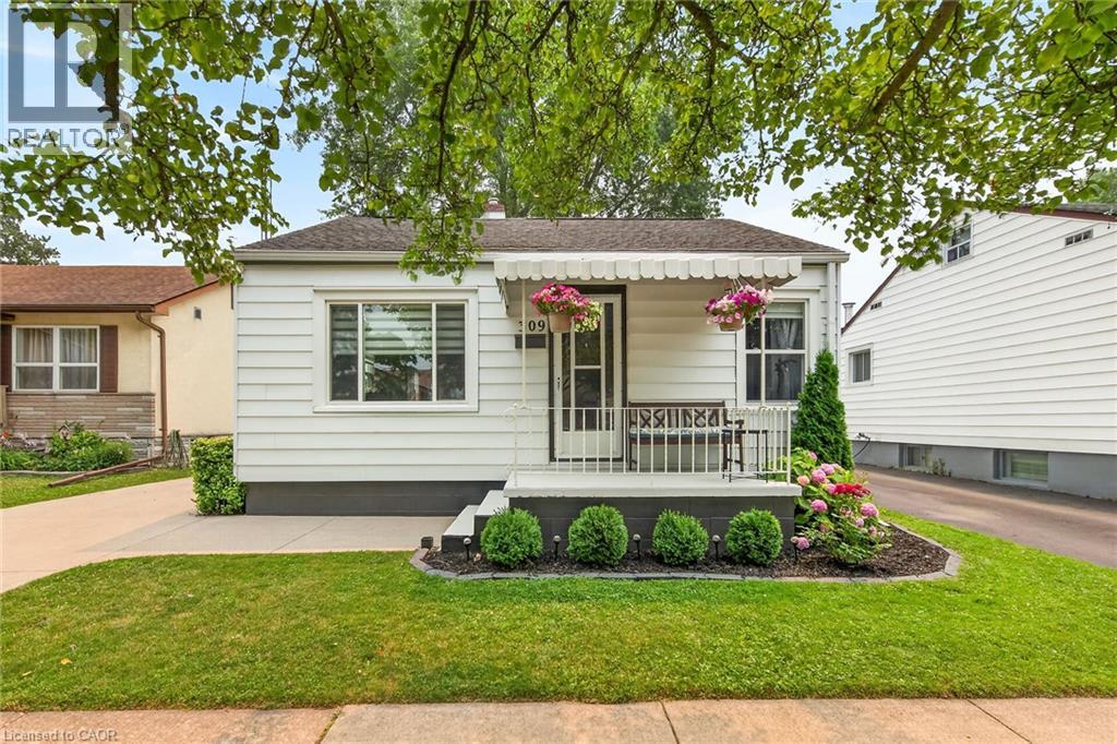 309 COMMANDO Street Property Photo 1
