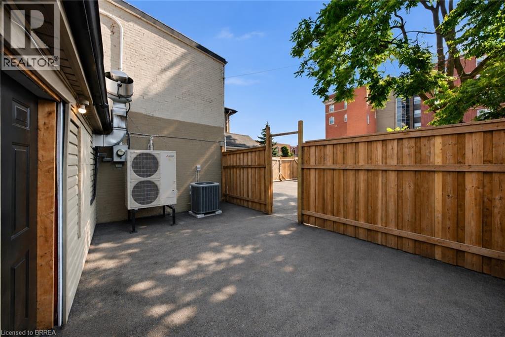 31 King Street Property Photo 14