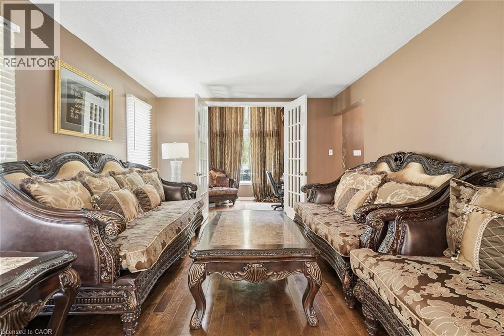 55 Woodside Square Property Photo 9