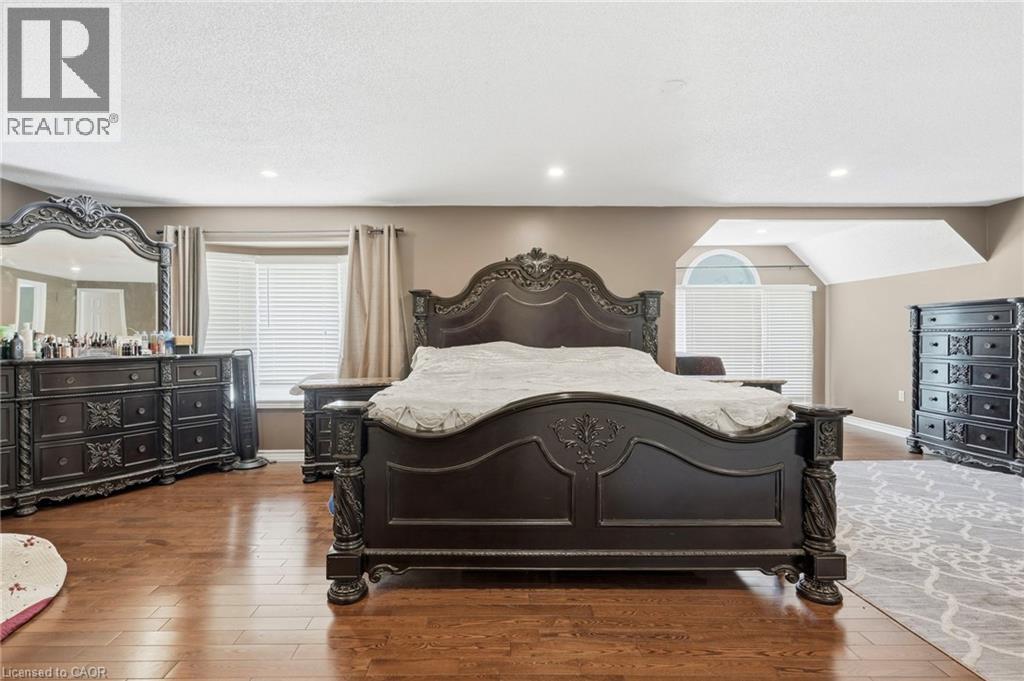 55 Woodside Square Property Photo 24