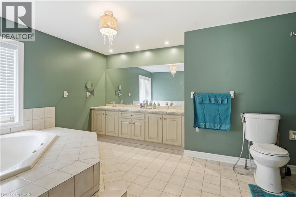 55 Woodside Square Property Photo 27