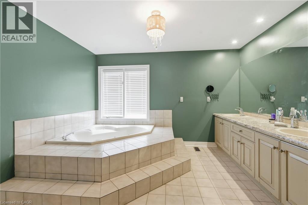 55 Woodside Square Property Photo 28