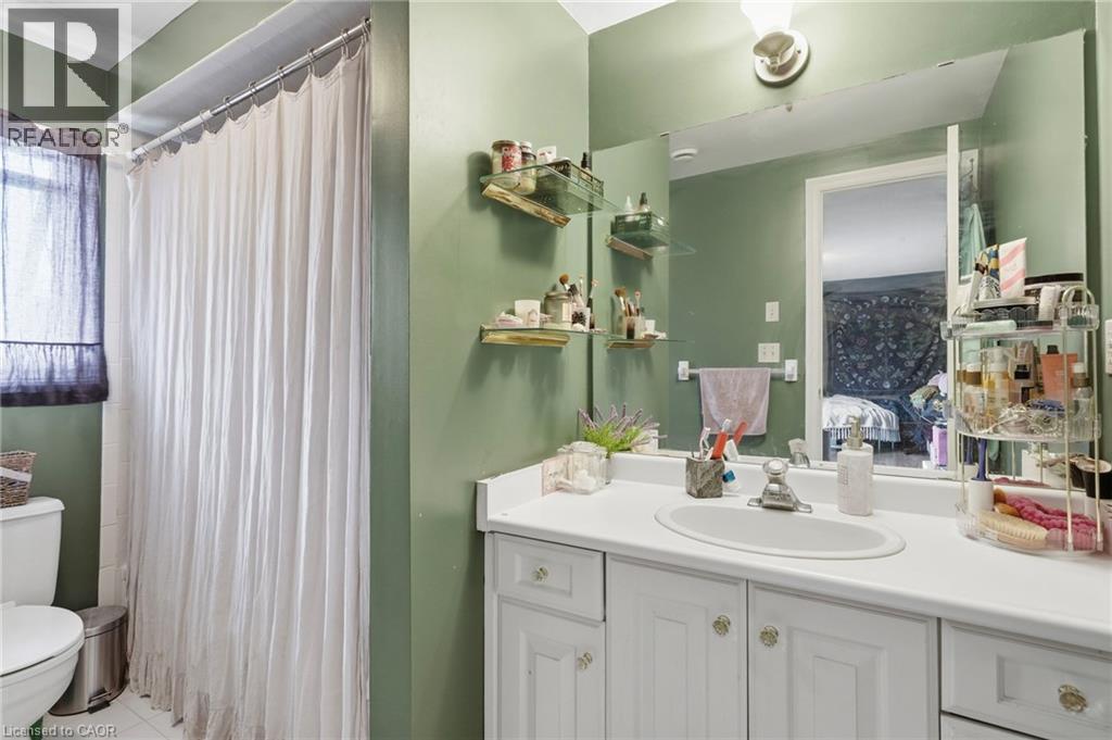 55 Woodside Square Property Photo 32