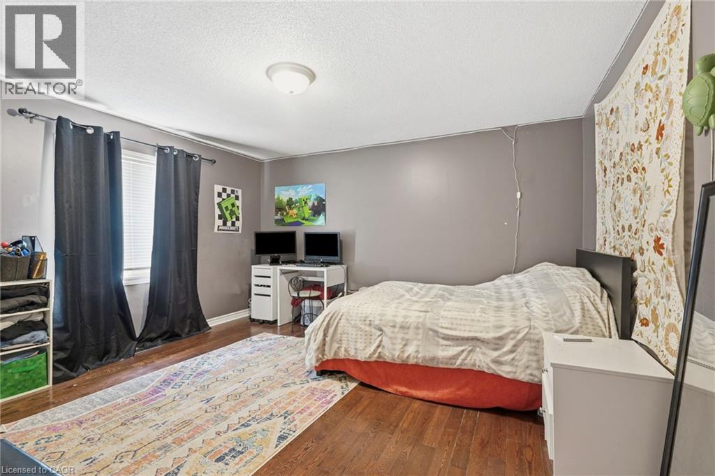 55 Woodside Square Property Photo 33