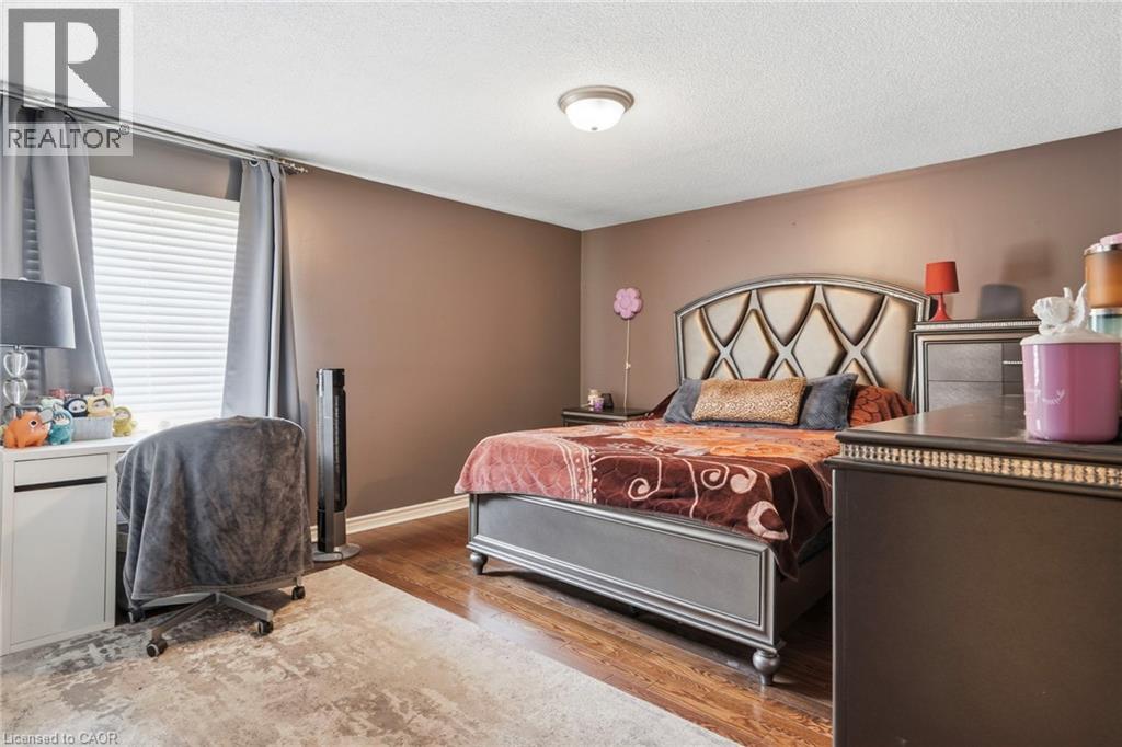 55 Woodside Square Property Photo 35