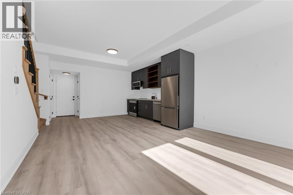 146 Everett Common Property Photo 1