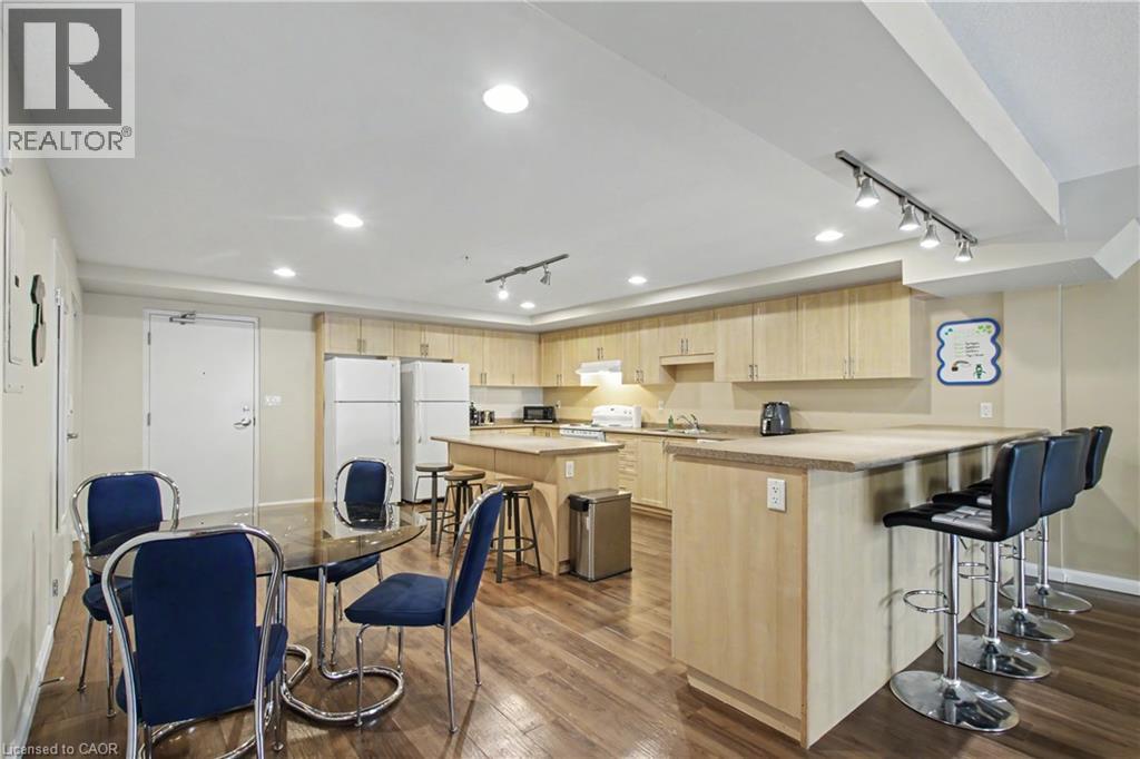 96 University Avenue W Property Photo 11