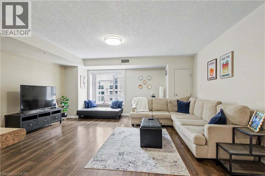 96 University Avenue W Property Photo 12