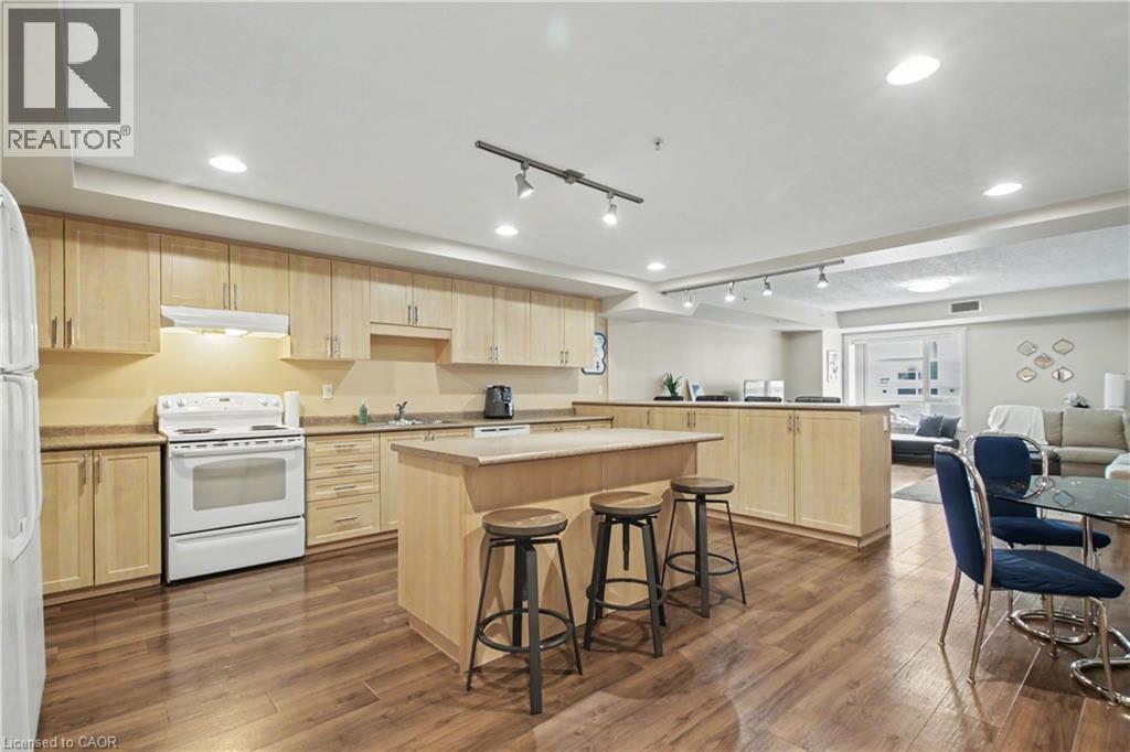 96 University Avenue W Property Photo 13