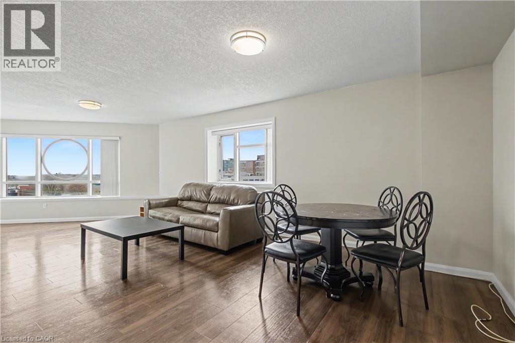 96 University Avenue W Property Photo 14
