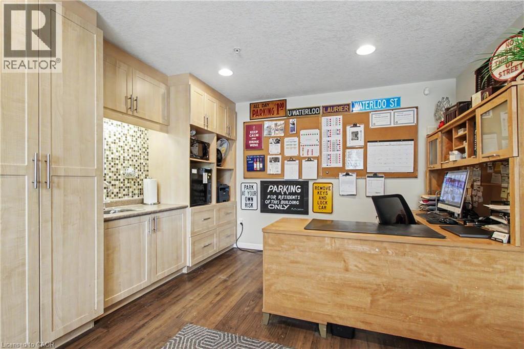 96 University Avenue W Property Photo 24