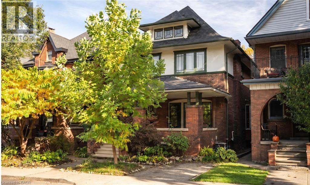31 ST. CLAIR Avenue Property Photo 1