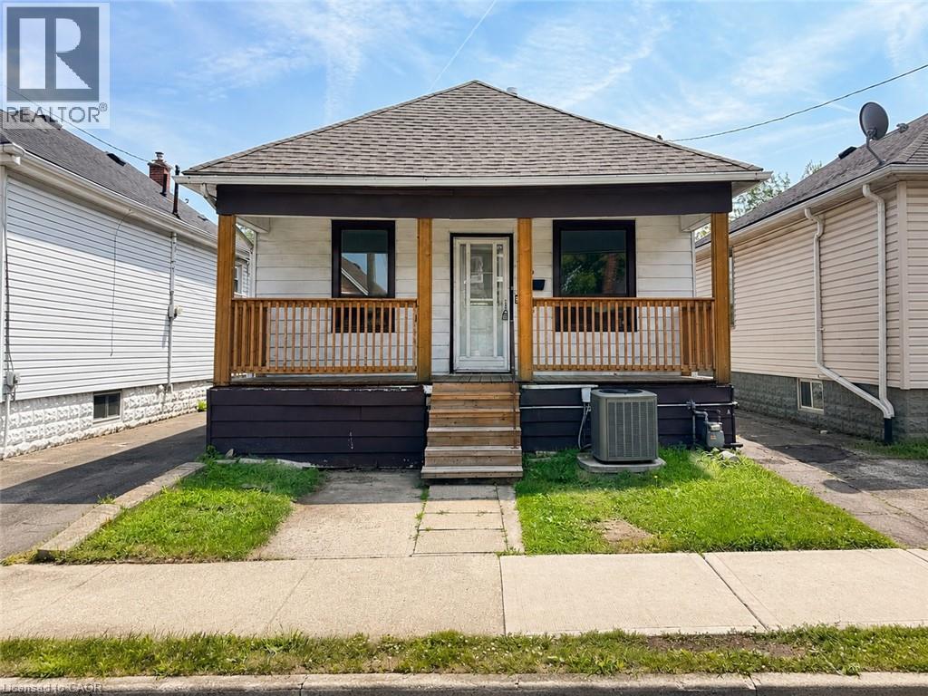 250 WEIR Street N Property Photo 1