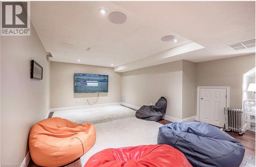 500 Blenheim Crescent Property Photo 35