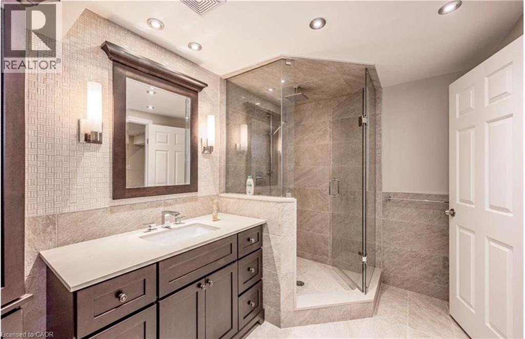 500 Blenheim Crescent Property Photo 39