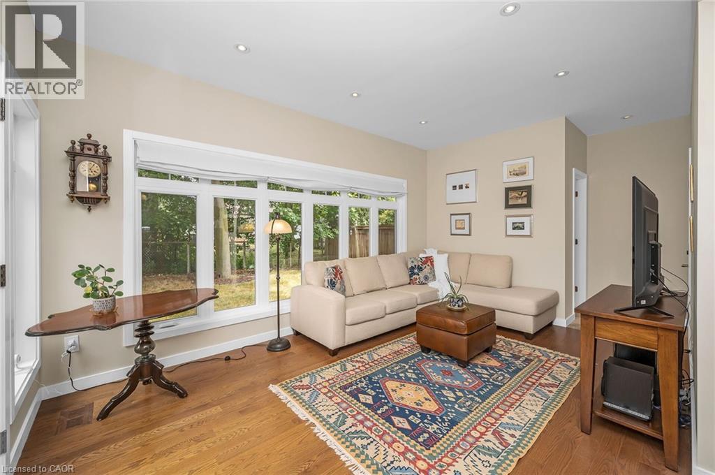 285 Surrey Drive Property Photo 15