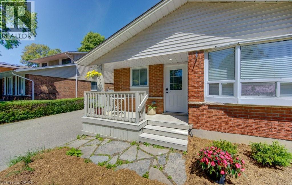 136 Dunsmere Drive Property Photo 3