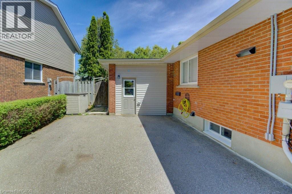 136 Dunsmere Drive Property Photo 4