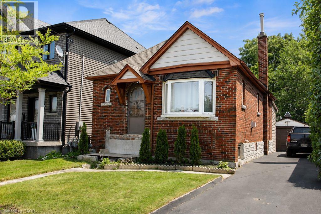 35 BARONS Avenue S Property Photo 1