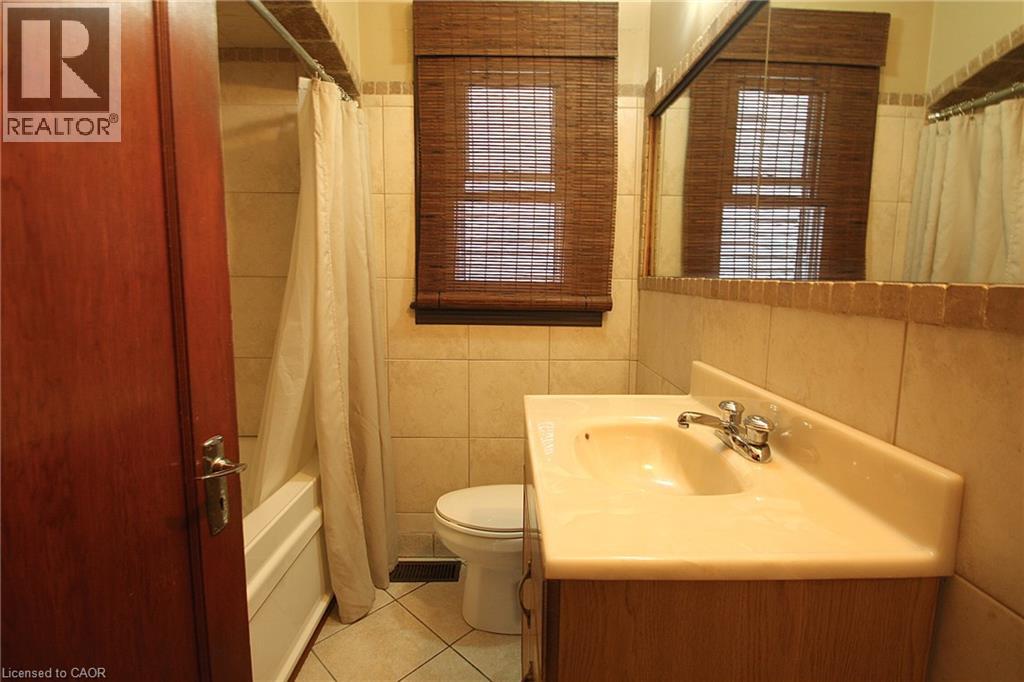 35 Barons Avenue S Property Photo 11