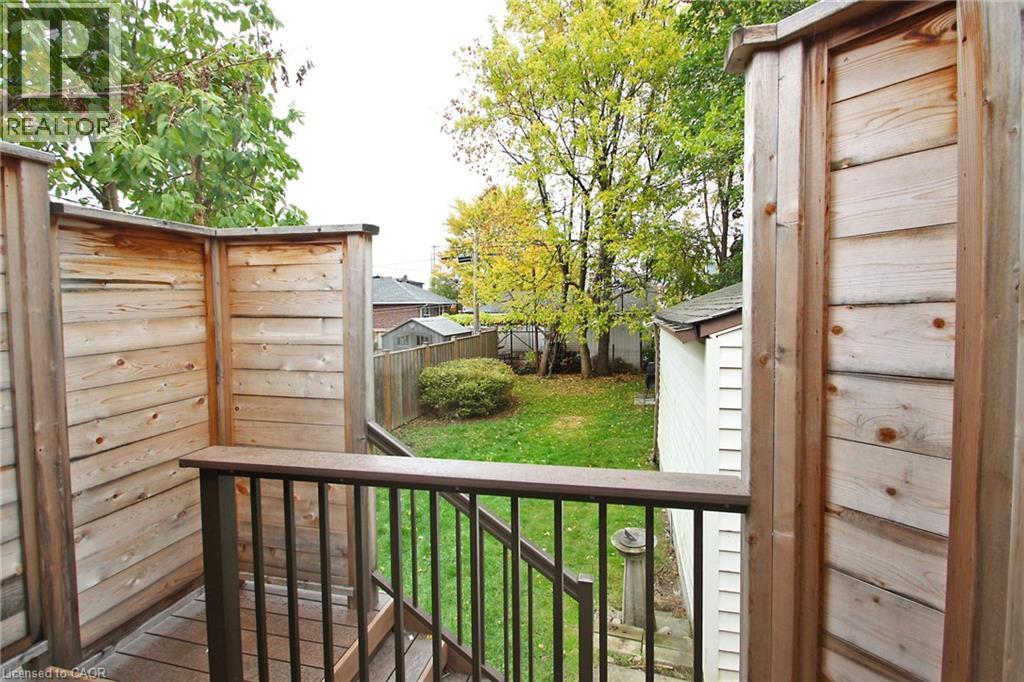 35 Barons Avenue S Property Photo 20