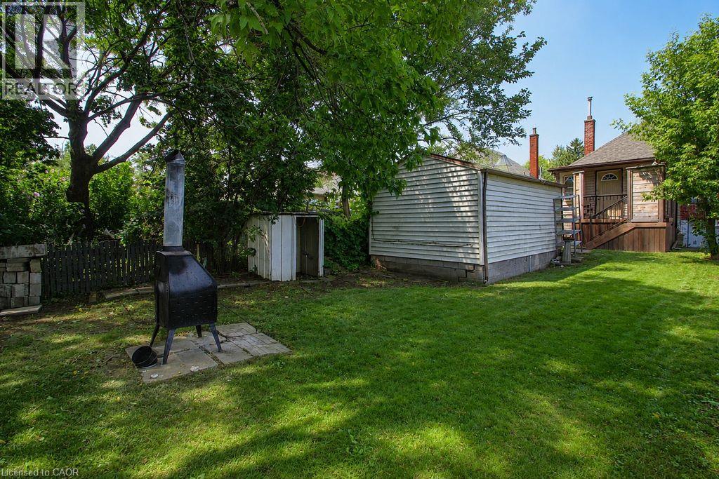 35 Barons Avenue S Property Photo 25