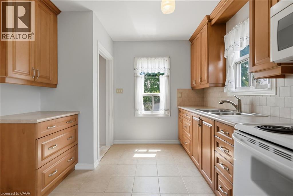 188 Troy Street Property Photo 8