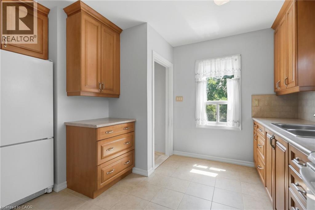 188 Troy Street Property Photo 9