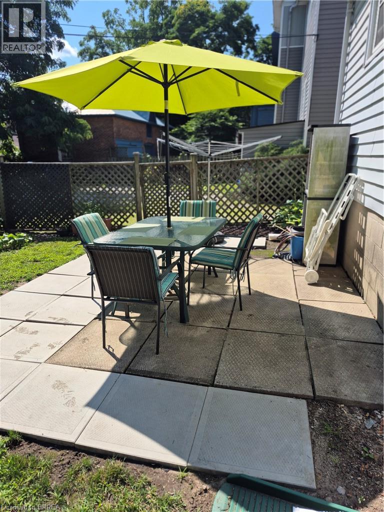 97 Colborne Street S Property Photo 3