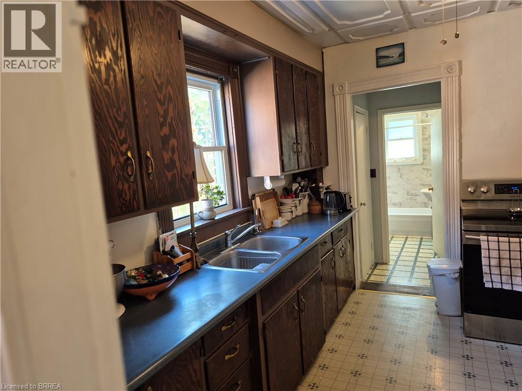 97 Colborne Street S Property Photo 23