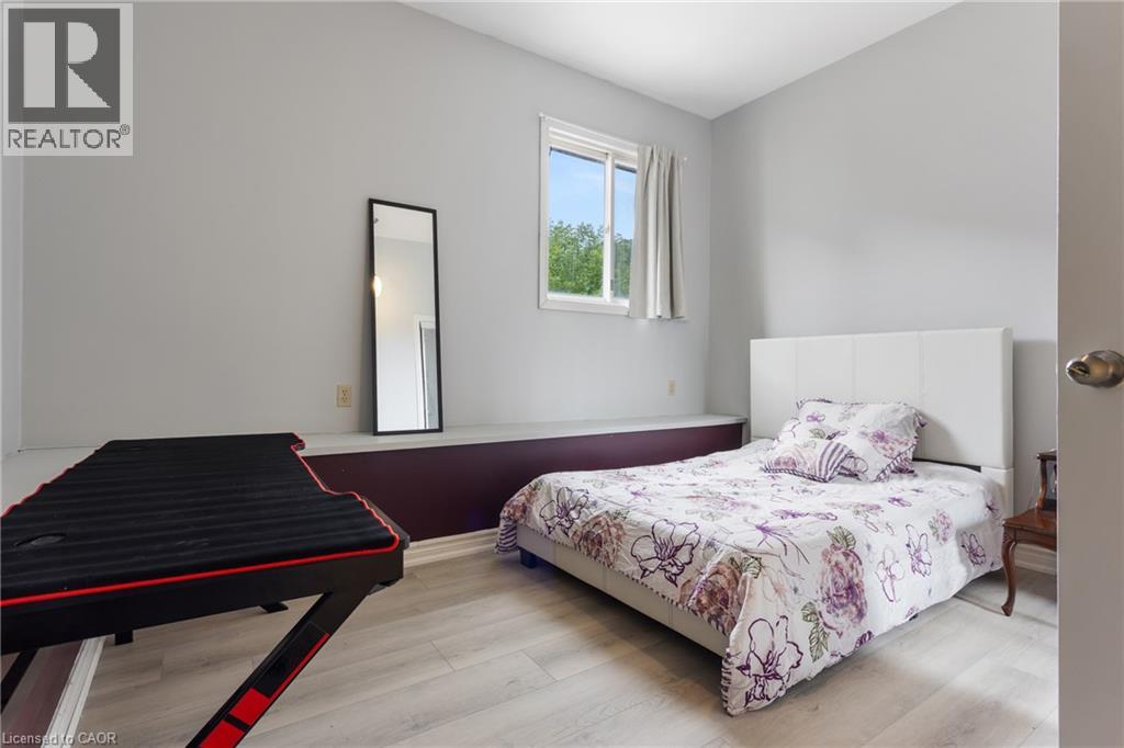 25 Saunby Street Property Photo 24