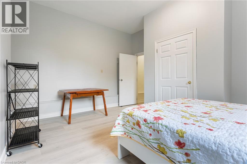 25 Saunby Street Property Photo 29